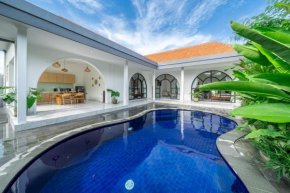 Luxury Awaits - Brand New 3-Bedroom Villa with Huge Pool in a Perfect Spot